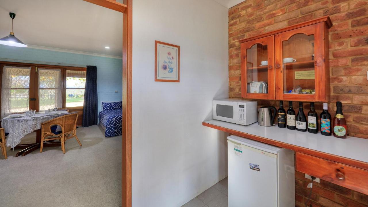 The Vineyard Motel Cowra Exteriör bild