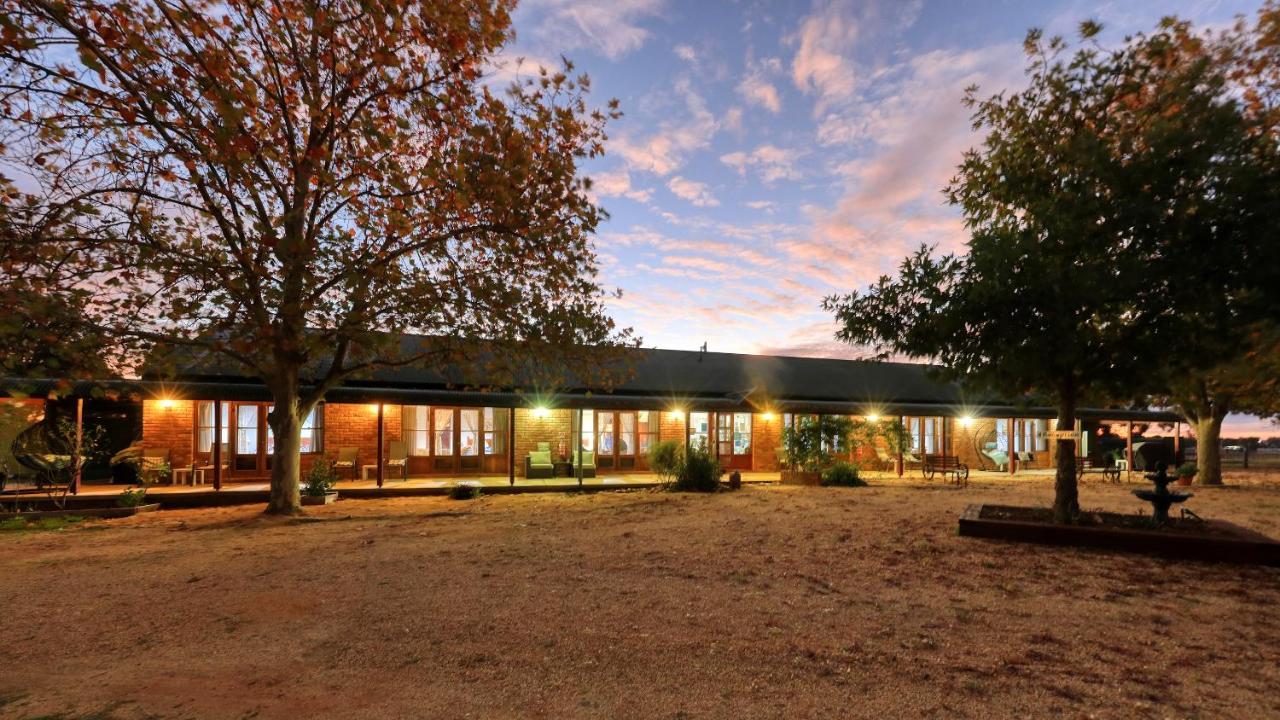 The Vineyard Motel Cowra Exteriör bild
